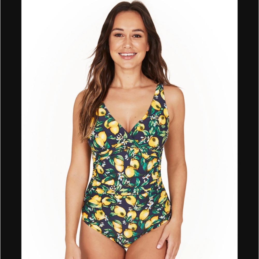 ✨ NIP TUCK SWIM 🍋 Lemon Print Ruched Swimsuit One Piece Multi Fit Cups